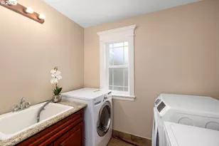 1721 SE 135th Ave, Portland, OR 97233 - Photo 37