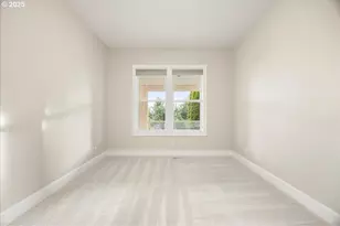 9228 NW McKenna Dr, Portland, OR 97229 - Photo 35