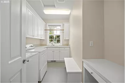 9228 NW McKenna Dr, Portland, OR 97229 - Photo 15