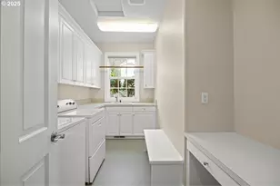 9228 NW McKenna Dr, Portland, OR 97229 - Photo 15