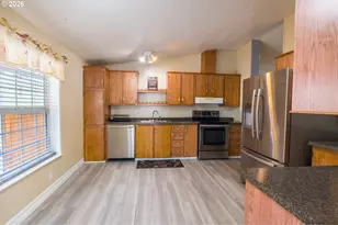 1949 SE Palmquist Rd, Gresham, OR 97080 - Photo 9