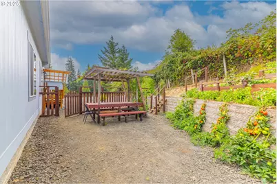 1873 E Cedar St, Myrtle Point, OR 97458 - Photo 9