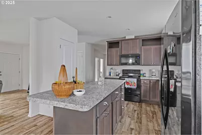 1873 E Cedar St, Myrtle Point, OR 97458 - Photo 15