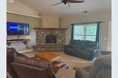 300 Mattie K Ln, Roseburg, OR 97471 - Photo 3