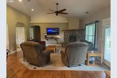 300 Mattie K Ln, Roseburg, OR 97471 - Photo 5