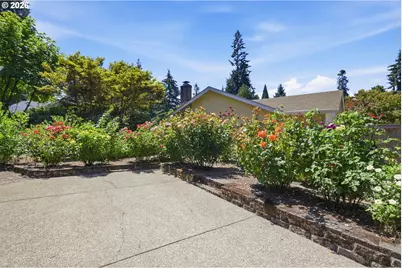 1761 Russet Dr, Eugene, OR 97401 - Photo 43