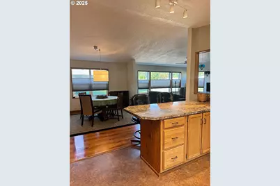 34749 Devonshire Dr, Eugene, OR 97405 - Photo 9