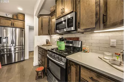 205 Oak Knoll Way, Jacksonville, OR 97530 - Photo 13