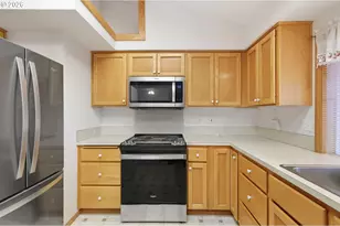 2337 Loch Dr, Springfield, OR 97477 - Photo 9