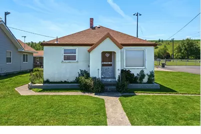 129 E Catherine Ave, Milton-Freewater, OR 97862 - Photo 1