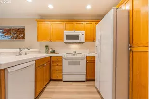 16905 NW Arizona Dr, Beaverton, OR 97006 - Photo 9