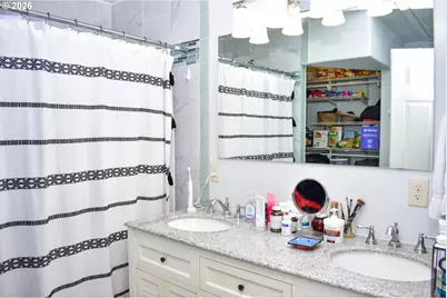 794 N Keene Way Dr, Medford, OR 97504 - Photo 3