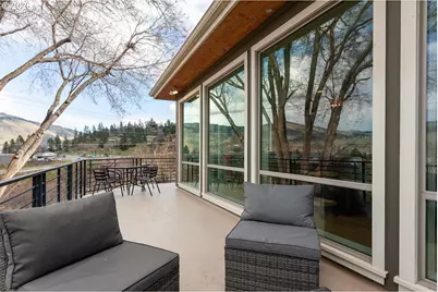 402 Bluff Rd, Hood River, OR 97031 - Photo 13