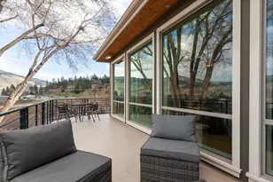 402 Bluff Rd, Hood River, OR 97031 - Photo 13