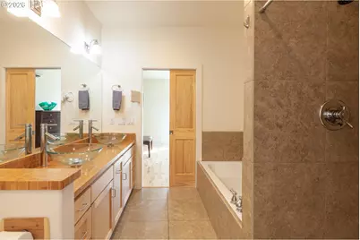 402 Bluff Rd, Hood River, OR 97031 - Photo 23