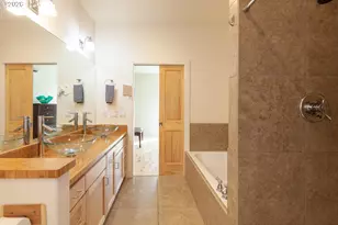402 Bluff Rd, Hood River, OR 97031 - Photo 23