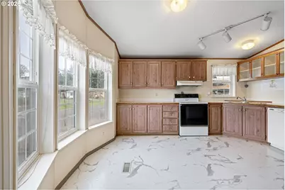 77500 S 6th St #B7, Cottage Grove, OR 97424 - Photo 11