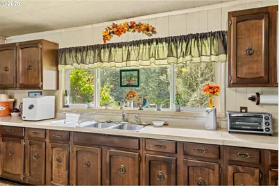 50156 Myrtle Creek Rd, Myrtle Point, OR 97458 - Photo 5