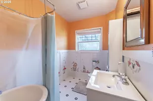 745 NE 16th St, Salem, OR 97301 - Photo 9