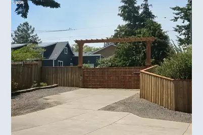 2065 17th St, North Bend, OR 97459 - Photo 5