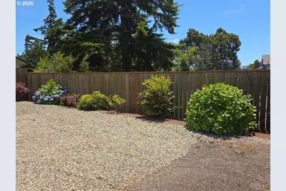 2065 17th St, North Bend, OR 97459 - Photo 9