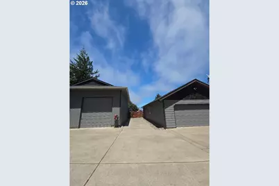 2065 17th St, North Bend, OR 97459 - Photo 11