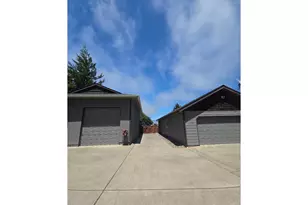 2065 17th St, North Bend, OR 97459 - Photo 11
