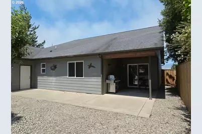 2065 17th St, North Bend, OR 97459 - Photo 7