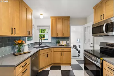 9216 SE Alder St, Portland, OR 97216 - Photo 11