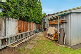 13055 SE Stark St, Portland, OR 97233 - Photo 23