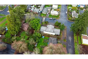 207 W D St, Springfield, OR 97477 - Photo 35