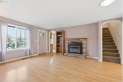 207 W D St, Springfield, OR 97477 - Photo 29