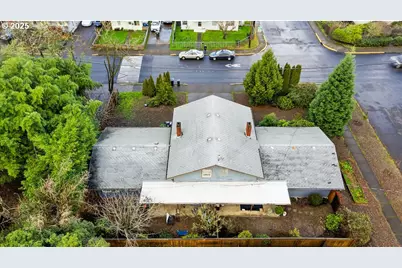 207 W D St, Springfield, OR 97477 - Photo 33