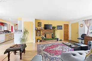 207 W D St, Springfield, OR 97477 - Photo 7