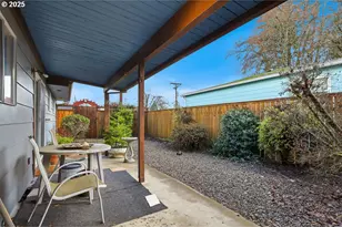 207 W D St, Springfield, OR 97477 - Photo 27