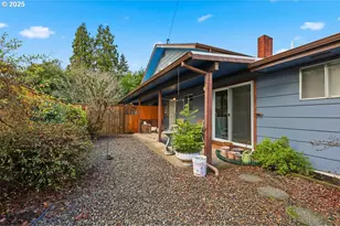 207 W D St, Springfield, OR 97477 - Photo 29