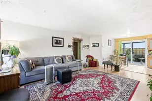 207 W D St, Springfield, OR 97477 - Photo 5