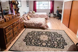 207 W D St, Springfield, OR 97477 - Photo 19