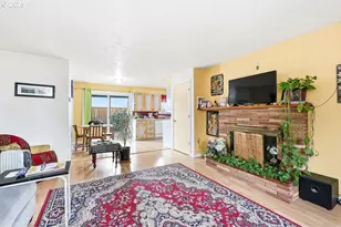 207 W D St, Springfield, OR 97477 - Photo 5
