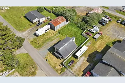 195 17th St SE, Bandon, OR 97411 - Photo 17