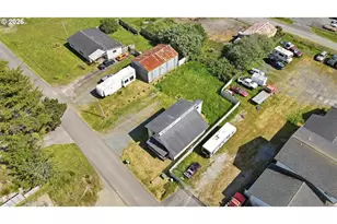 195 17th St SE, Bandon, OR 97411 - Photo 17