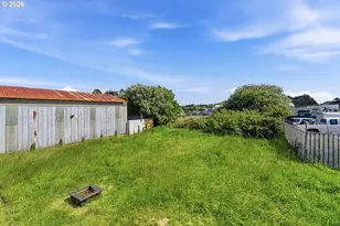 195 17th St SE, Bandon, OR 97411 - Photo 15