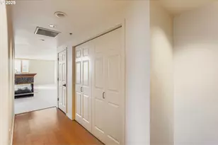 1132 SW 19th Ave, Portland, OR 97205 - Photo 3