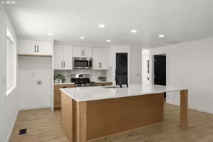 17950 NW Avalon Dr, Portland, OR 97229 - Photo 9