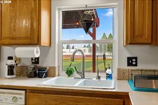 1880 Manihi Dr, Eugene, OR 97404 - Photo 11