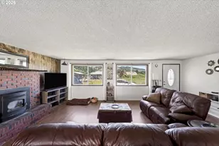 321 W Date St, Powers, OR 97466 - Photo 11