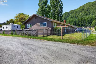 321 W Date St, Powers, OR 97466 - Photo 1
