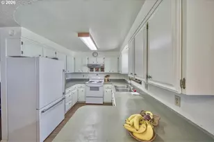 321 W Date St, Powers, OR 97466 - Photo 9