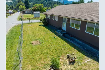 321 W Date St, Powers, OR 97466 - Photo 3