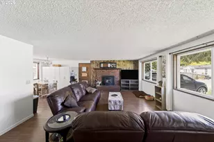 321 W Date St, Powers, OR 97466 - Photo 13